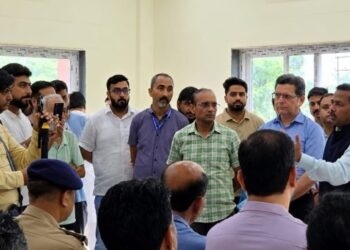 Anil Kumar visits migrant colonies at Jagti, NAGROTA; reviews development works