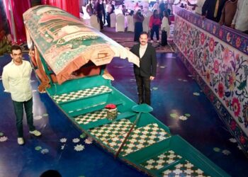 Art Sets Sail on Dal Lake with 40 Shikaras Showcasing Kashmir’s Culture