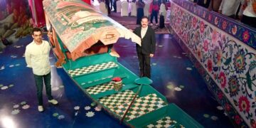 Art Sets Sail on Dal Lake with 40 Shikaras Showcasing Kashmir’s Culture