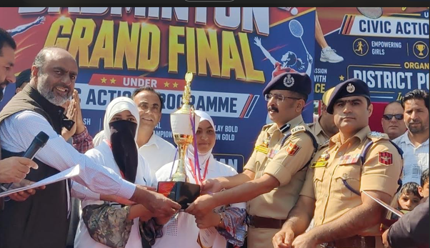 Police Concludes Girls Badminton Tournament In Shopian, Sedow School emerges victorious