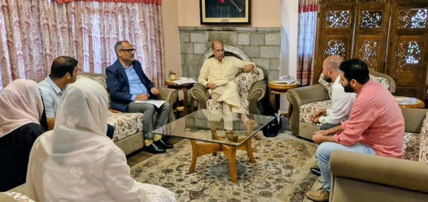 CM’s Advisor meets public delegations; reaffirms govt’s commitment to prompt redress of public issues