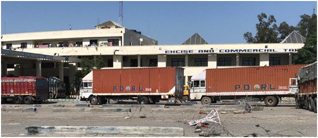 24X7 control room works at Lakhanpur, ensures movement of trucks with essential supplies, ambulances amidst lockdown