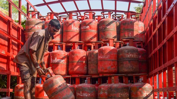 HPCL ensures uninterrupted LPG, fuel supply, steps up action against malpractices