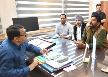 Javid Dar meets public delegations in Jammu, assures priority redress of issues