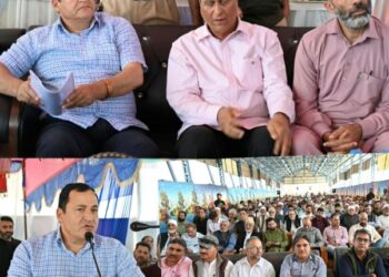 Javid Dar visits Handwara Fruit Mandi, assures priority resolution of growers’ concerns