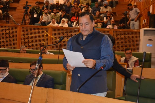 Govt takes serious note of premature apple fruit fall in Shopian; orders probe, FIR registered: Javid Dar
