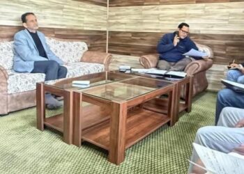 Javid Dar reviews functioning of education deptt in Baramulla