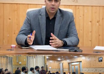 DC Ang  reviews Traffic Regulation with Officers, Traders & Transporters