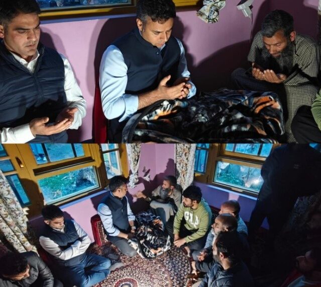 DC Anantnag visits Shampora, extends condolences to bereaved family