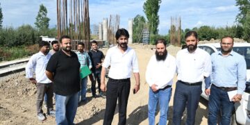 DC Baramulla inspects construction work on Pattan–Baramulla Bypass, directs timely completion