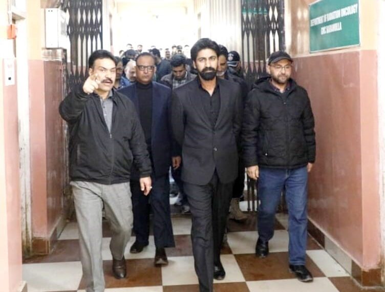Ensure speedy completion of projects: DC Baramulla to officers