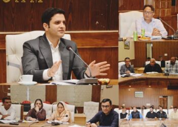DC Budgam reviews Parcel Rail Services with Fruit Growers