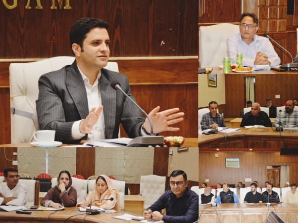DC Budgam reviews Parcel Rail Services with Fruit Growers