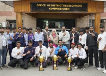 DC congratulates Bandipora teams for winning UT level handball championships