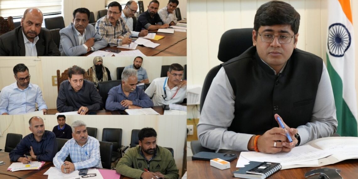 DC Ganderbal reviews progress under PM Surya Ghar scheme