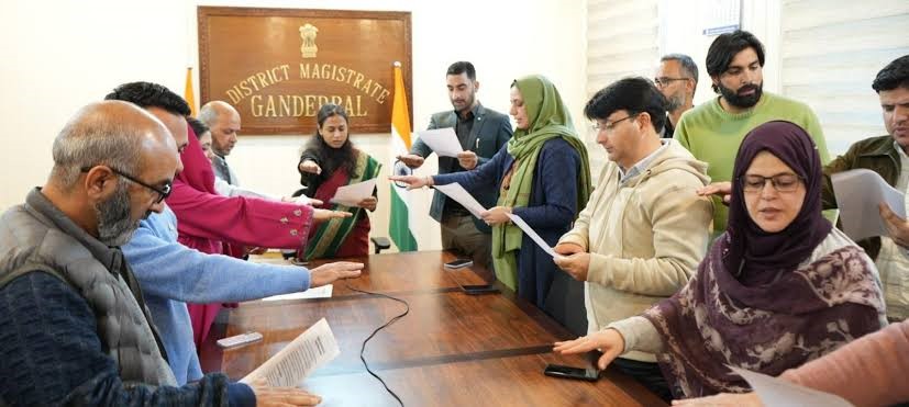 DC Ganderbal administers Integrity Pledge on Vigilance Awareness Week 2026