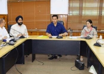 DC Jammu reviews functioning of School Edu Deptt, Stresses on strengthening basic school infra