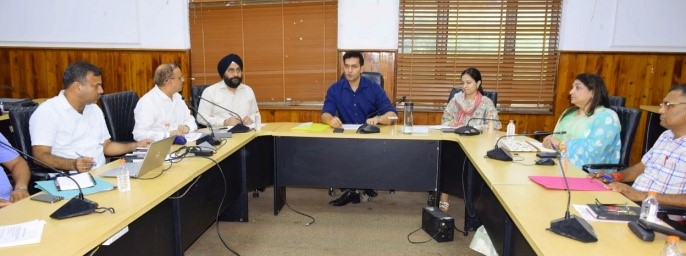 DC Jammu reviews functioning of School Edu Deptt, Stresses on strengthening basic school infra