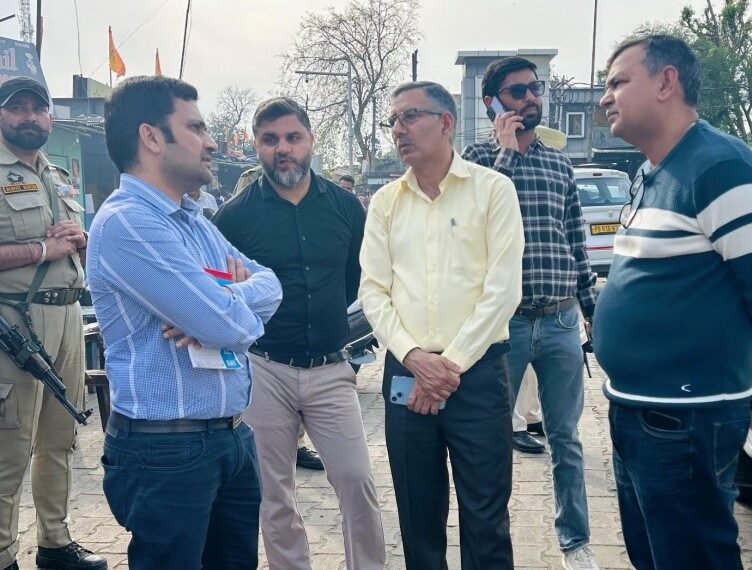 DC Kathua reviews proposed rejuvenation works at Lakhanpur corridor
