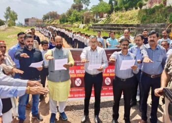 DC Kathua listens to public grievances at Dhar Mahanpur; assures time-bound redressal