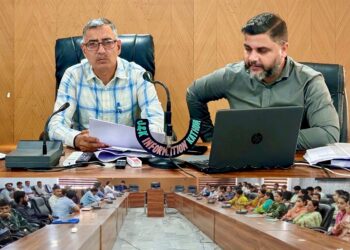 DC Kathua reviews functioning of Kisan Khidmat Centers
