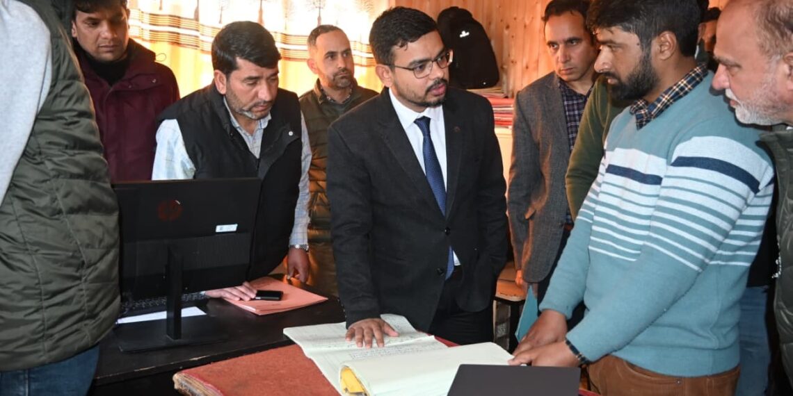 DC Kulgam visits Yaripora, reviews functioning of Govt Offices