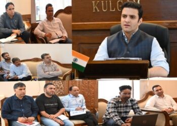 DC Kulgam reviews progress of AMRUT 2.0 projects