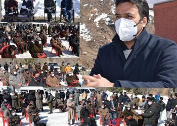 DC Kulgam visits Aspirational block D.K.Marg