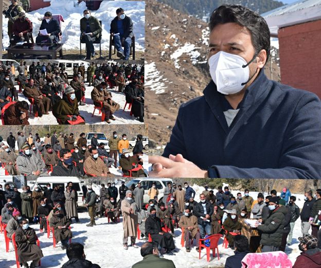 DC Kulgam visits Aspirational block D.K.Marg