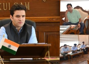 DC reviews measures for smooth traffic flow in Kulgam town
