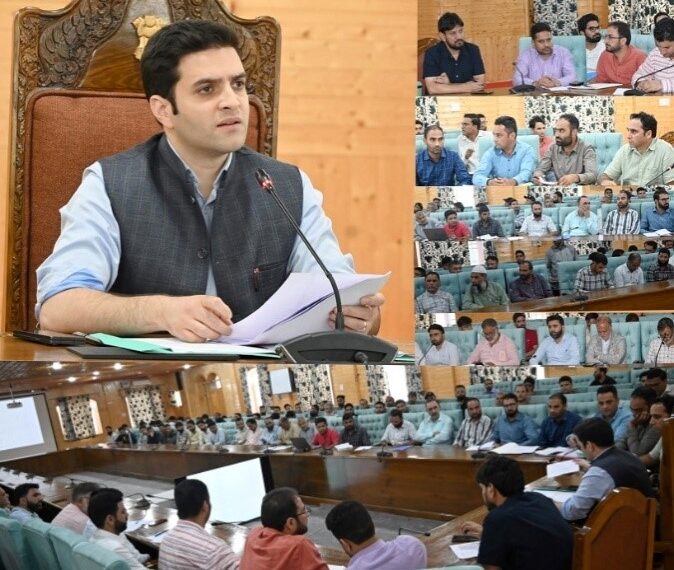 DC Kulgam reviews functioning of Rev Dept, Directs timely delivery of all services, disposal of grievances