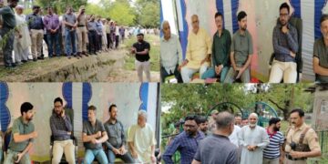 DC Kupwara Visits TekiporaLolab, Reviews Dev & Public Issues