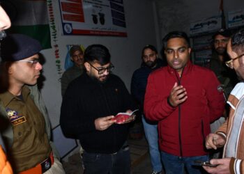 DC Rajouri conducts surprise inspection; 35 domestic LPG cylinders seized for violations