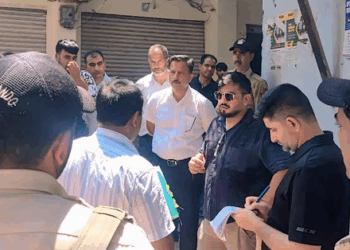 DC Rajouri visits flood-affected Madina Colony, directs restoration of essential services on priority