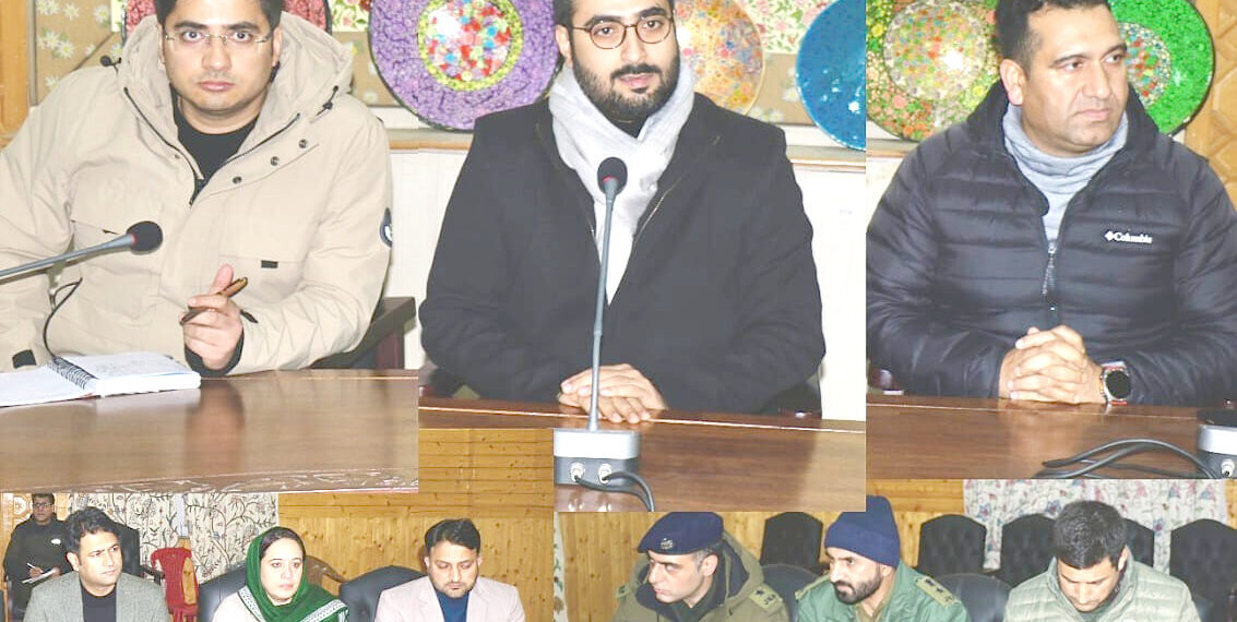 DC Srinagar, City Municipal Commr Srinagar review snow clearance plan; Gears up Admin for Winter Preparedness