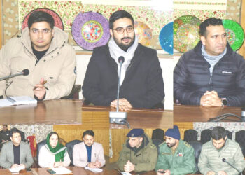 DC Srinagar, City Municipal Commr Srinagar review snow clearance plan; Gears up Admin for Winter Preparedness