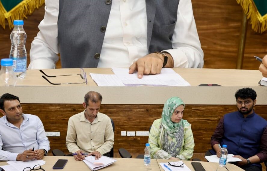 DC Srinagar reviews progress of Phase-3 heritage conservation projects across district