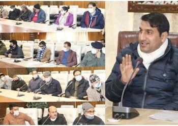 DC Srinagar reviews measures for adequate car parking facilities, Traffic decongestion in the City