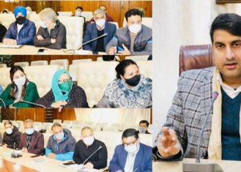 DC Srinagar reviews progress of enrolment under PMJAY-SEHAT Over 4.40 lakh Golden Cards issued in Srinagar
