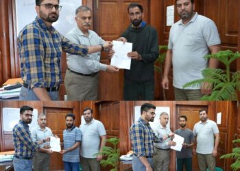 DC Srinagar hands-over 201 sanction letters to Mission YUVA beneficiaries for setting up self-employment units