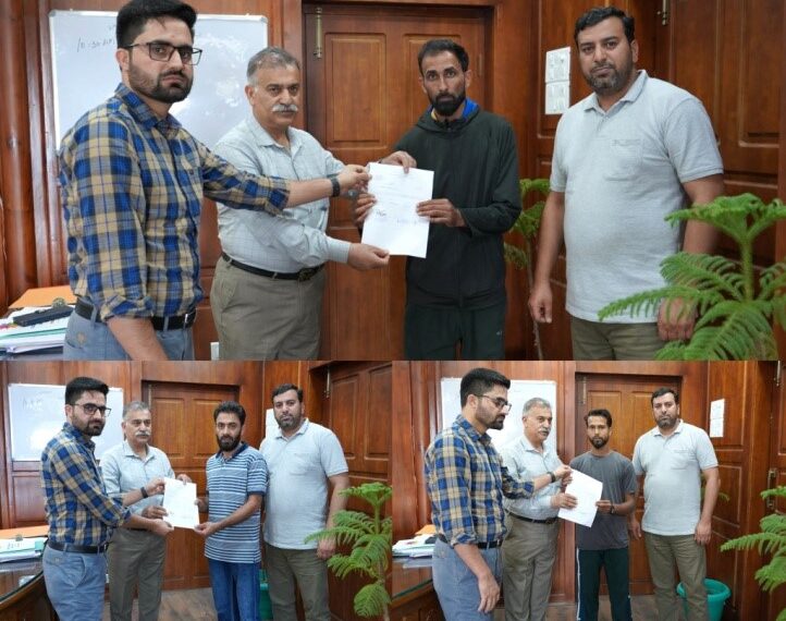 DC Srinagar hands-over 201 sanction letters to Mission YUVA beneficiaries for setting up self-employment units