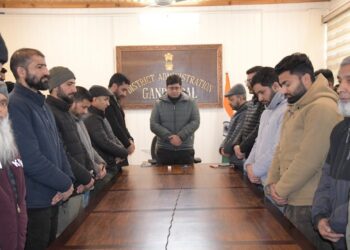 Distt G’bal observes Two Minutes’ Silence to honour Martyrs of freedom movement