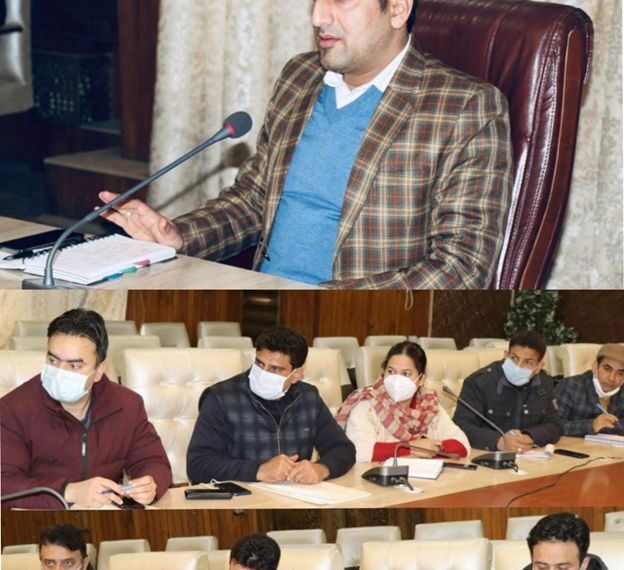 DC Srinagar chairs Technical Session on issuance of Land Passbooks