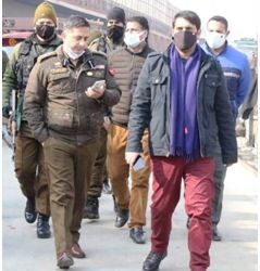 DC Srinagar oversees implementation of weekend restrictions