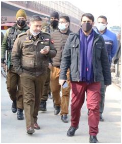 DC Srinagar oversees implementation of weekend restrictions