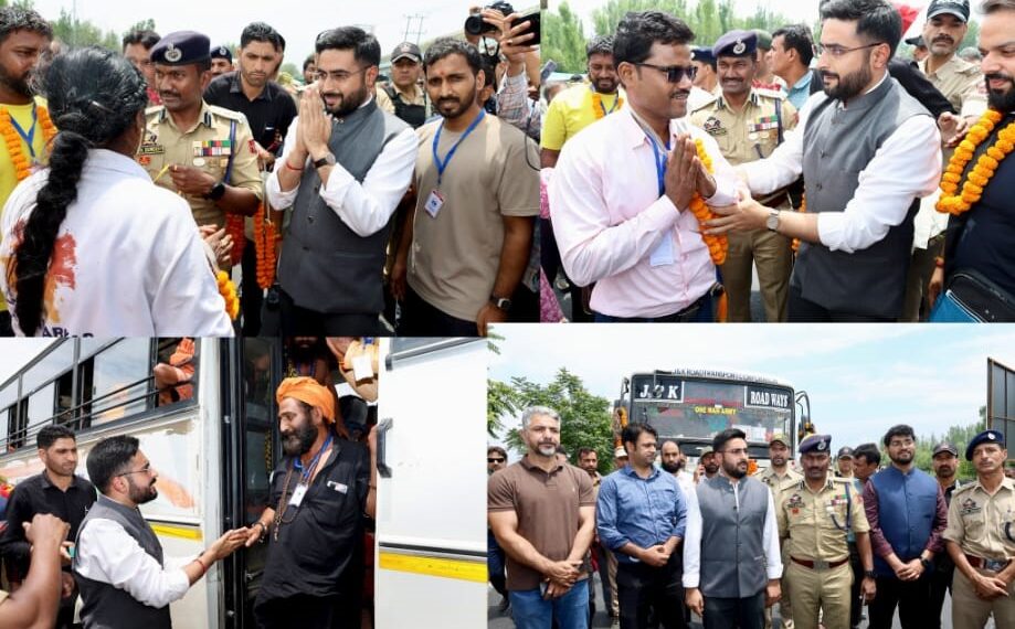 DC Srinagar, SSP extend warm welcome to first batch of Amarnath Yatra Pilgrims at Panthachowk