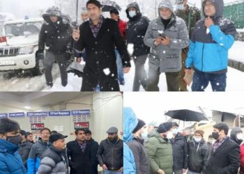 Sinking of Houseboats/Shikaras due to snowfall
