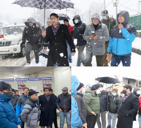 Sinking of Houseboats/Shikaras due to snowfall
