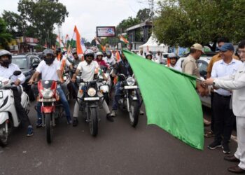 DC Udhampur flags off Tiranga bike rally under Har GharTiranga campaign