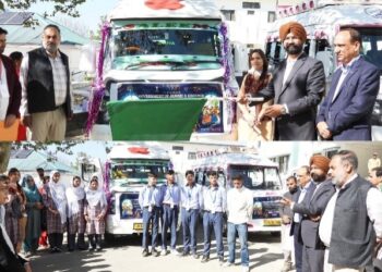 Doda students set-out to compete at Divisional Level Kala Utsav-2025, DC flags off contingent to Jammu
